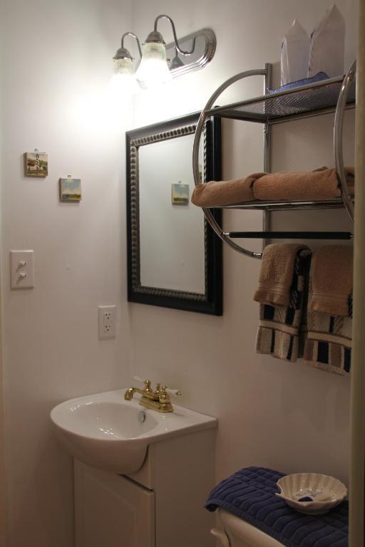 At The Harbourfront B & B นอร์ทซิดนีย์ ภายนอก รูปภาพ